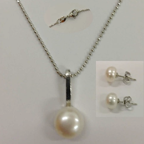 Mio Moto Genuine Fresh Water Pearl Pendant and Earring set